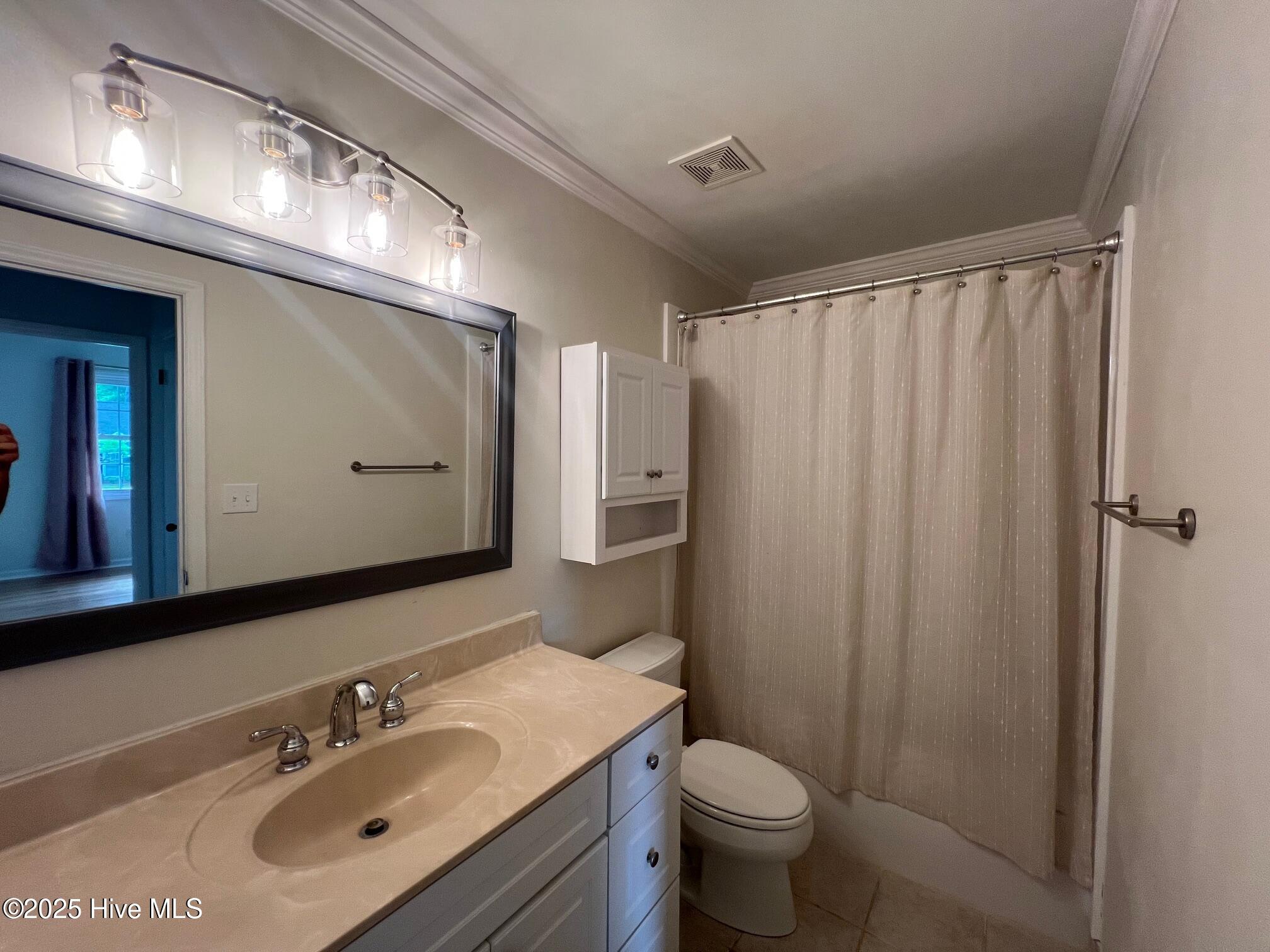 4127 Plantation Road Morehead City, NC 28557 - Photo 13 of 29 Bathroom 2