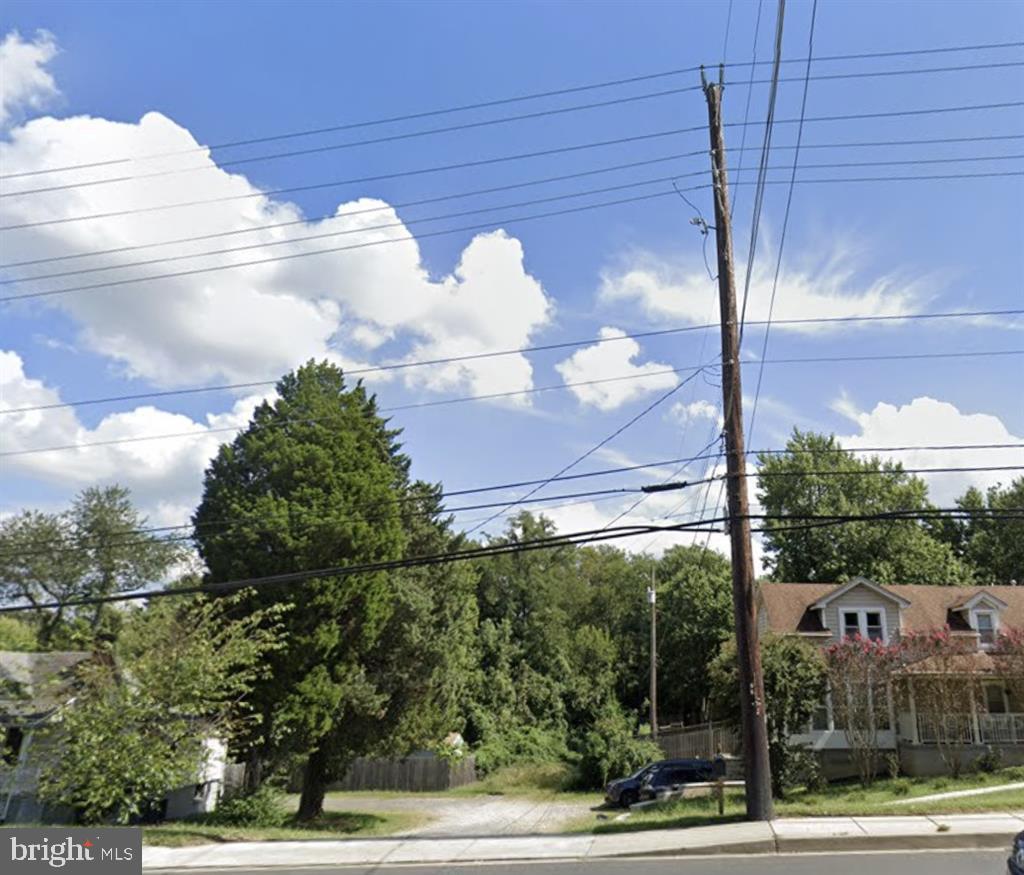 5152 St Barnabas Road Temple Hills, MD 20748 - Photo 2 of 2 a view of a city from a balcony