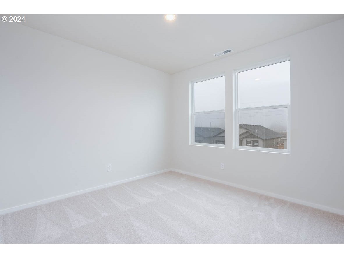 2998 U Street Springfield, OR 97477 - Photo 8 of 16 a view of an empty room with a window