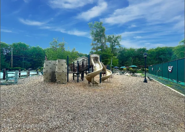 $375,000 | 72 East Creek View Drive, Gouldsboro, PA 18424