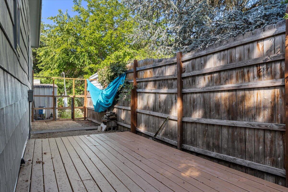 939 South Valley View Road, Unit 12 Ashland, OR 97520 - Photo 17 of 19 22-CI_5193