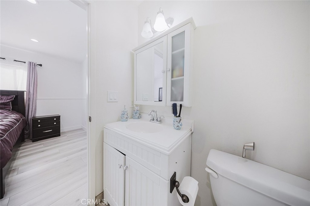 9775 Vía Roma Burbank, CA 91504 - Photo 25 of 39 a en suite bathroom with a toilet sink and mirror