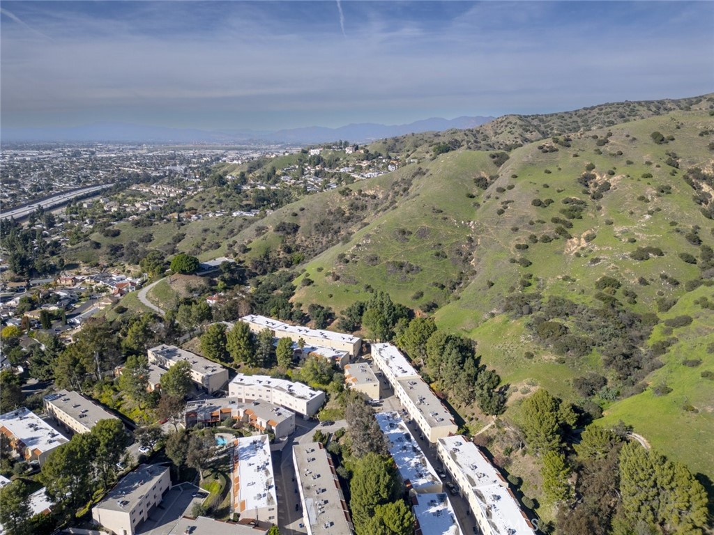 9775 Vía Roma Burbank, CA 91504 - Photo 37 of 39 a view of a dry yard with wooden fence