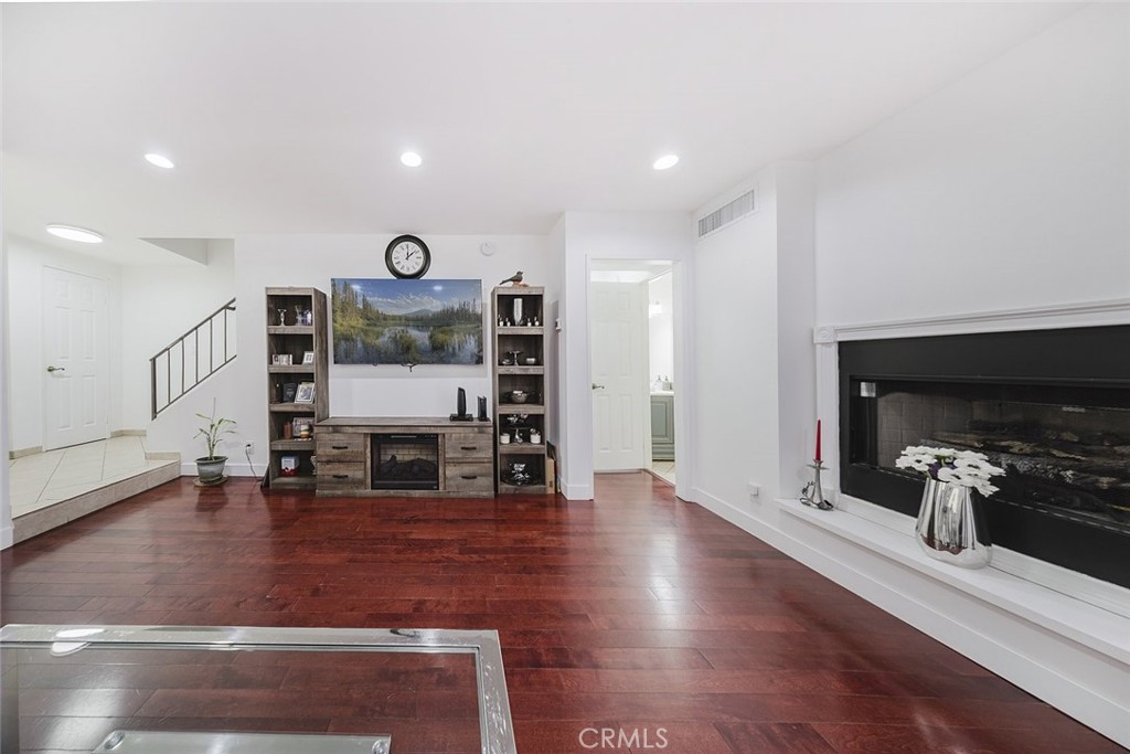 9775 Vía Roma Burbank, CA 91504 - Photo 7 of 39 a view of a living room and dining room