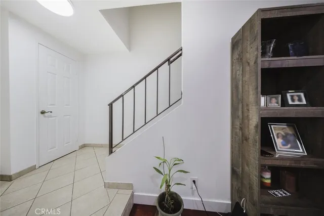 $700,000 | 9775 VÃa Roma, Burbank, CA 91504