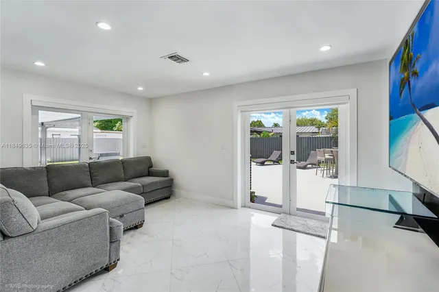 $945,000 | 10333 Southwest 6th Street, Sweetwater, FL 33174