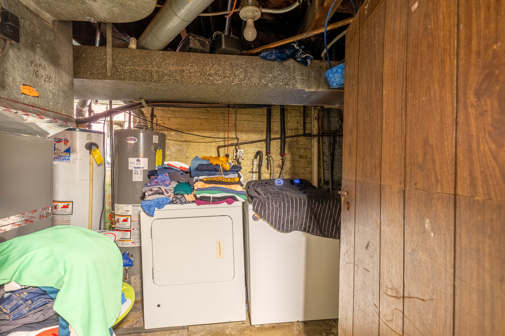 2434 South Harding Avenue Chicago, IL 60623 - Photo 18 of 21 a utility room with dryer and washer