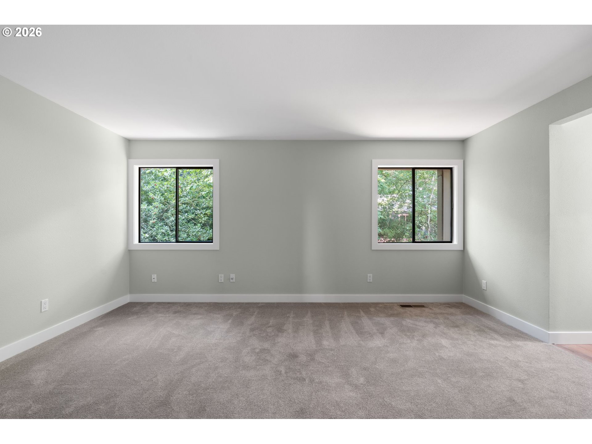 9836 Southwest Quail Post Road Portland, OR 97219 - Photo 10 of 28 Gallery Image 10