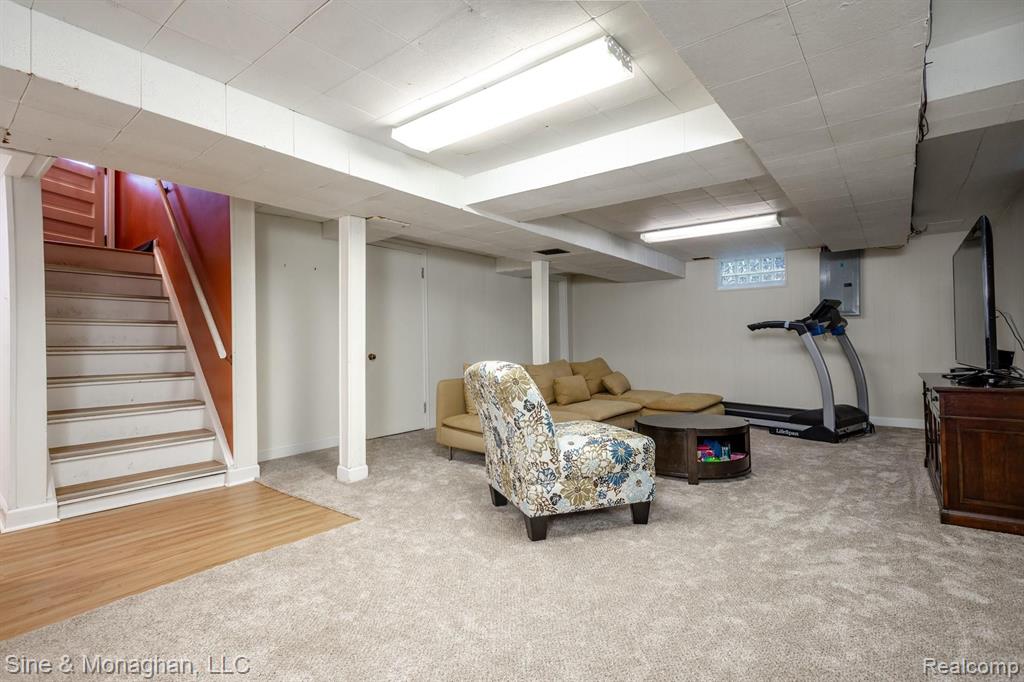 1015 Hawthorne Road Grosse Pointe Woods, MI 48236 - Photo 25 of 40