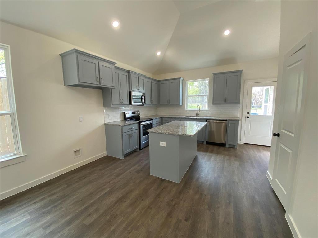610 East Texas Street Denison, TX 75021 - Photo 4 of 14