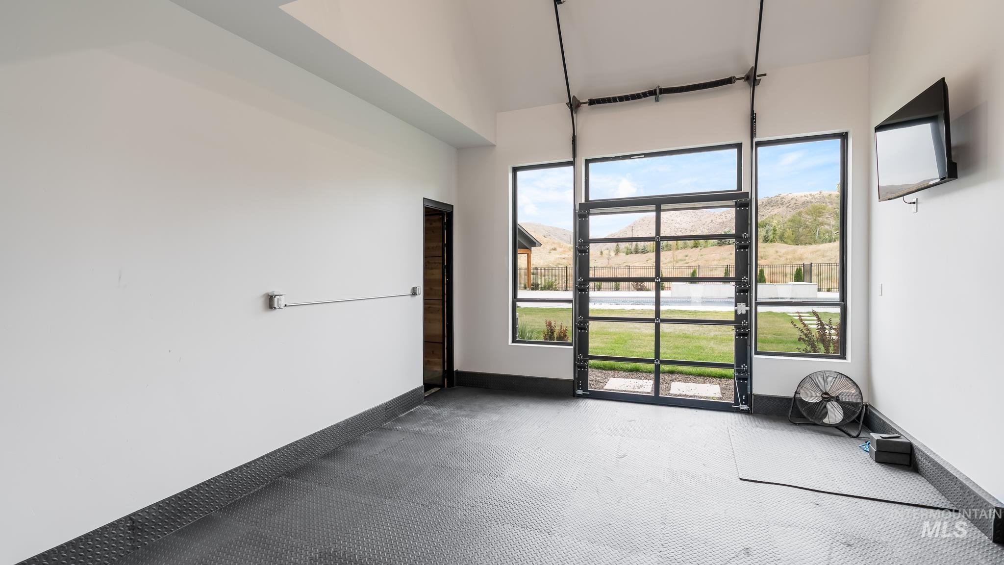 6162 North High Valley Way Boise, ID 83714 - Photo 38 of 50 Spare room featuring baseboards