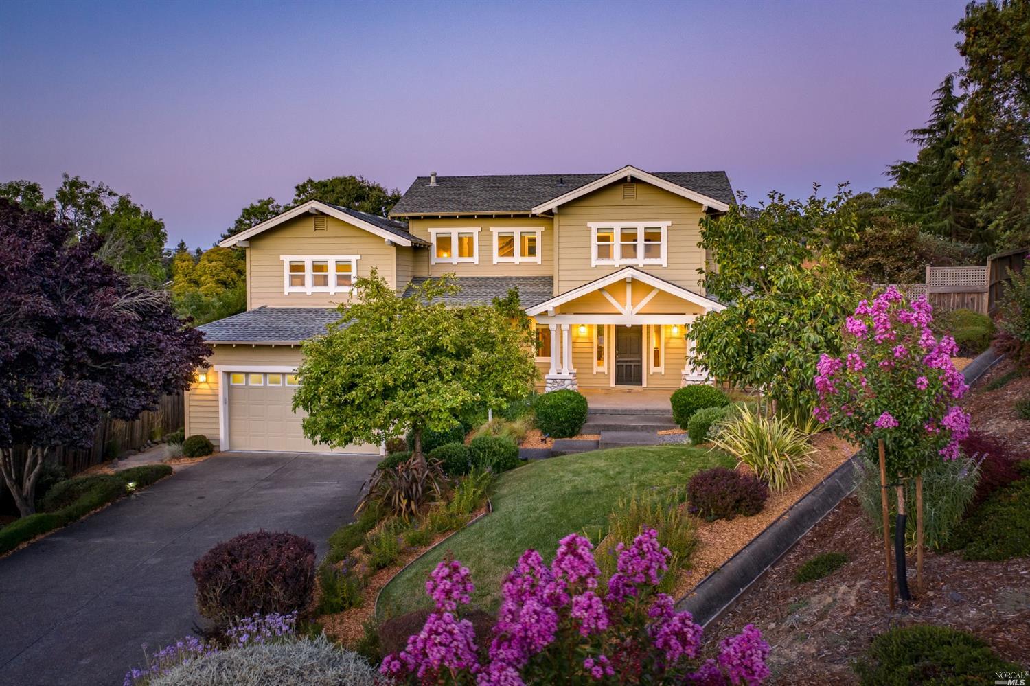 18 View Oak Court, Petaluma, CA 94952 Compass