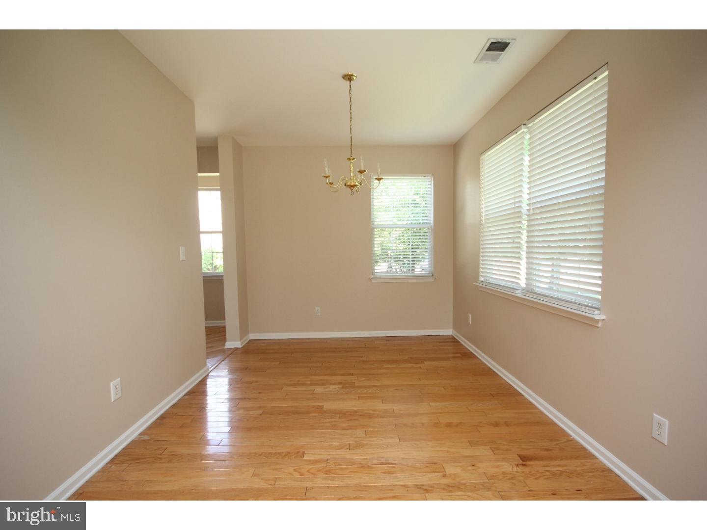 17 Manley Road Pennington, NJ 08534 - Photo 3 of 14
