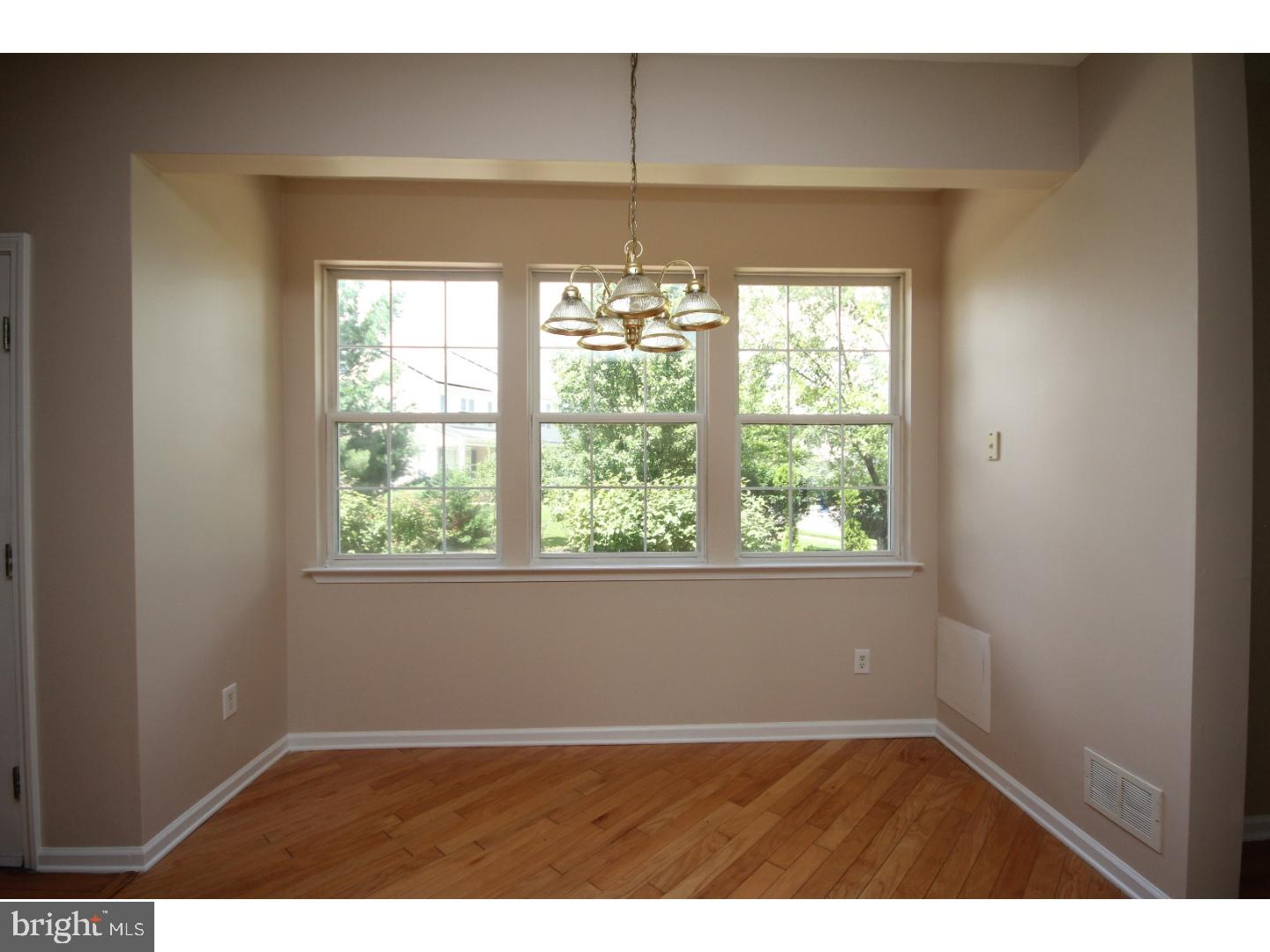 17 Manley Road Pennington, NJ 08534 - Photo 4 of 14