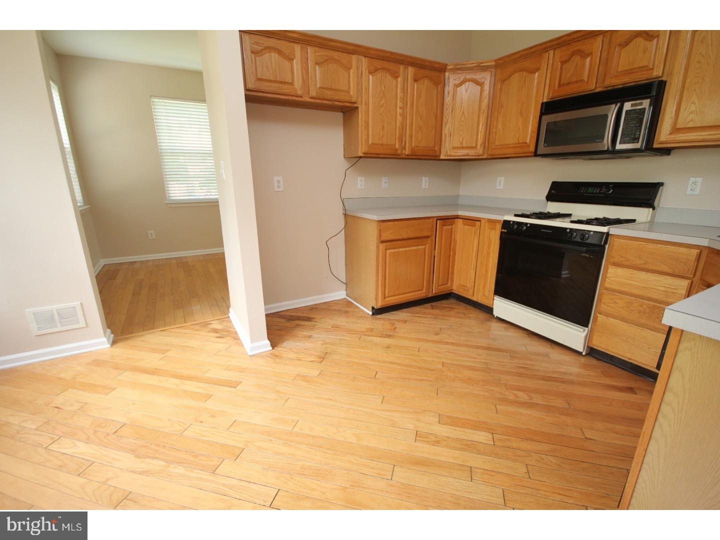 17 Manley Road Pennington, NJ 08534 - Photo 5 of 14