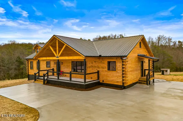 $490,000 | 545 Lonesome Pine Road, Bybee, TN 37713