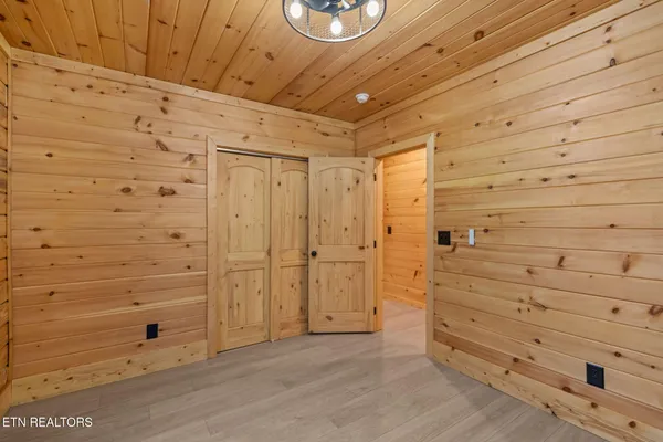 $490,000 | 545 Lonesome Pine Road, Bybee, TN 37713