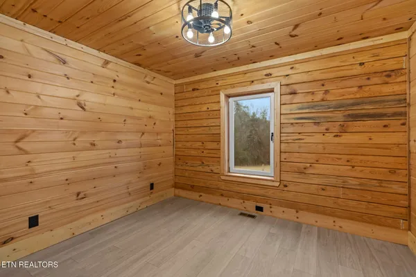 $490,000 | 545 Lonesome Pine Road, Bybee, TN 37713