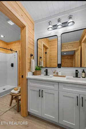 $490,000 | 545 Lonesome Pine Road, Bybee, TN 37713