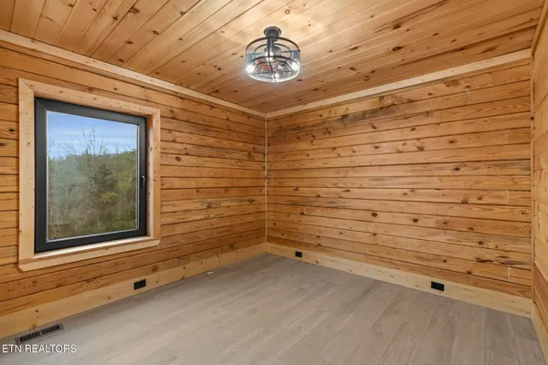 $490,000 | 545 Lonesome Pine Road, Bybee, TN 37713