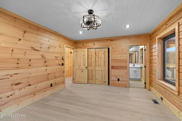 $490,000 | 545 Lonesome Pine Road, Bybee, TN 37713