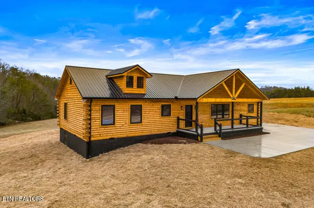 $590,000 | 545 Lonesome Pine Road, Bybee, TN 37713