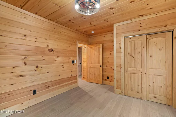 $490,000 | 545 Lonesome Pine Road, Bybee, TN 37713