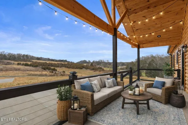 $490,000 | 545 Lonesome Pine Road, Bybee, TN 37713