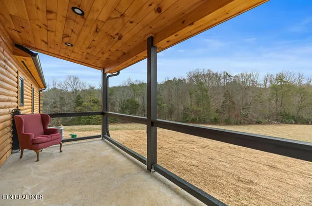 $590,000 | 545 Lonesome Pine Road, Bybee, TN 37713