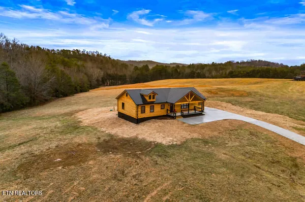 $490,000 | 545 Lonesome Pine Road, Bybee, TN 37713