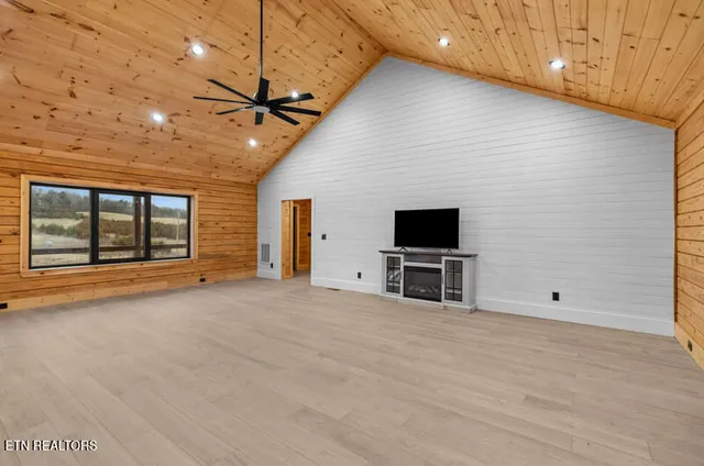 $590,000 | 545 Lonesome Pine Road, Bybee, TN 37713