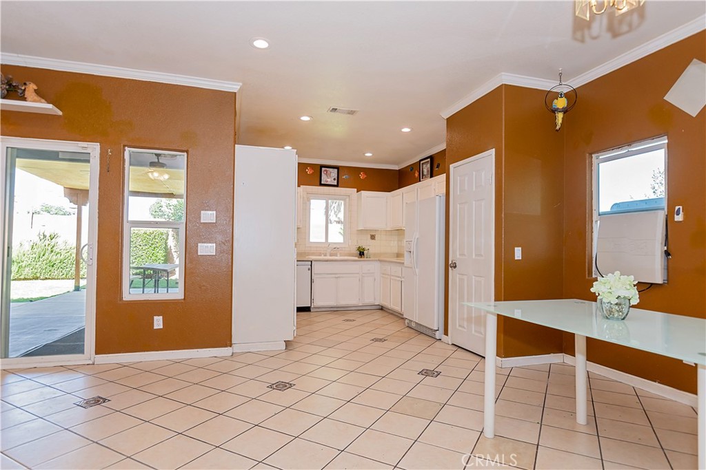 43963 Glenraven Road Lancaster, CA 93535 - Photo 7 of 36