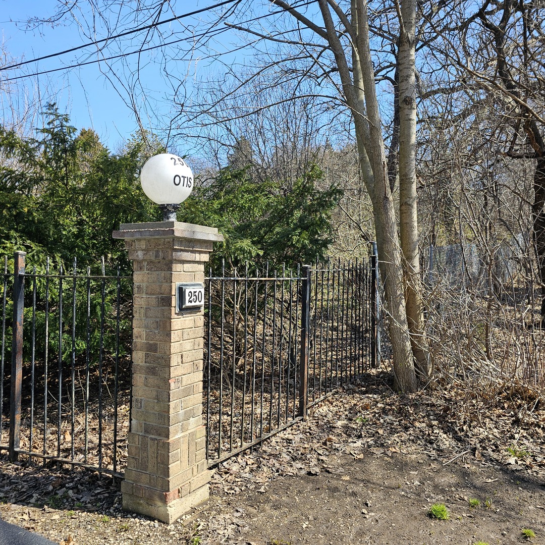 250 Otis Road Barrington, IL 60010 - Photo 13 of 37