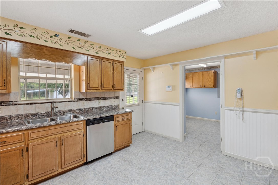 500 Archer Road Guyton, GA 31312 - Photo 15 of 50 Eat In Kitchen