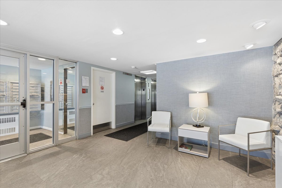 1567 Ridge Avenue, Unit 607 Evanston, IL 60201 - Photo 2 of 19