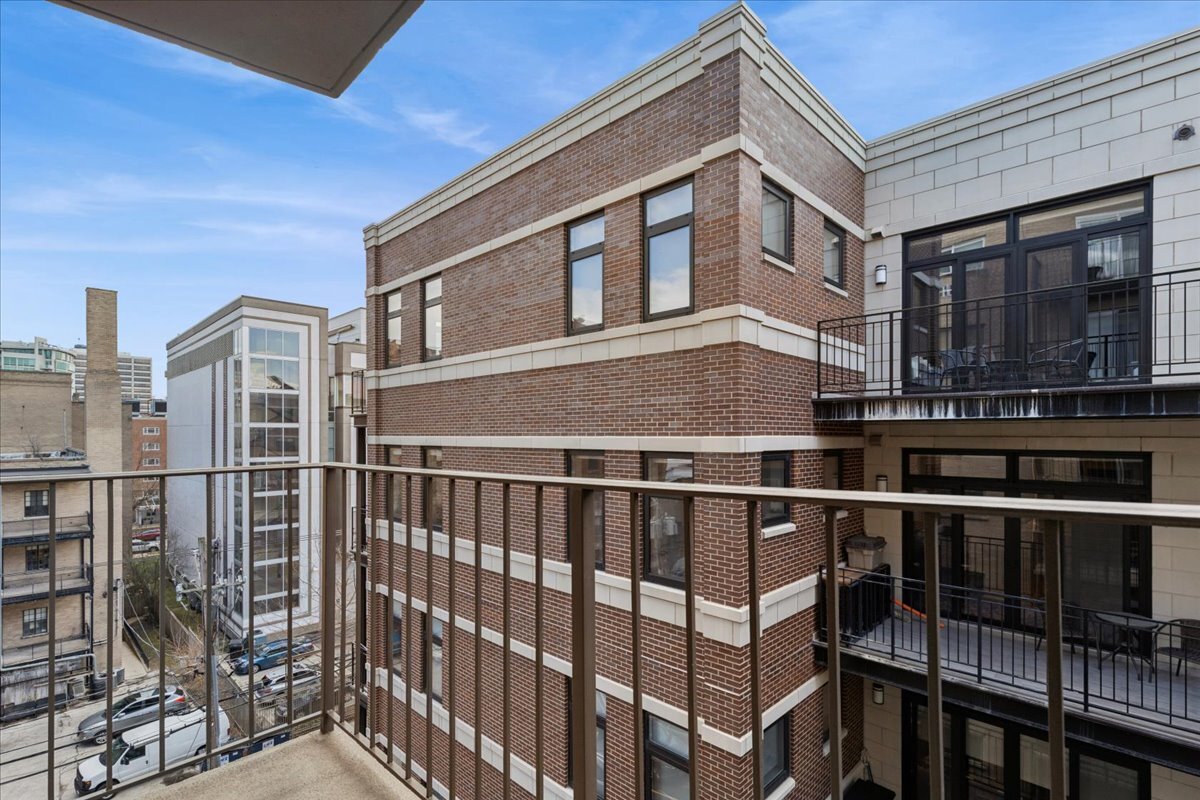 1567 Ridge Avenue, Unit 607 Evanston, IL 60201 - Photo 3 of 19