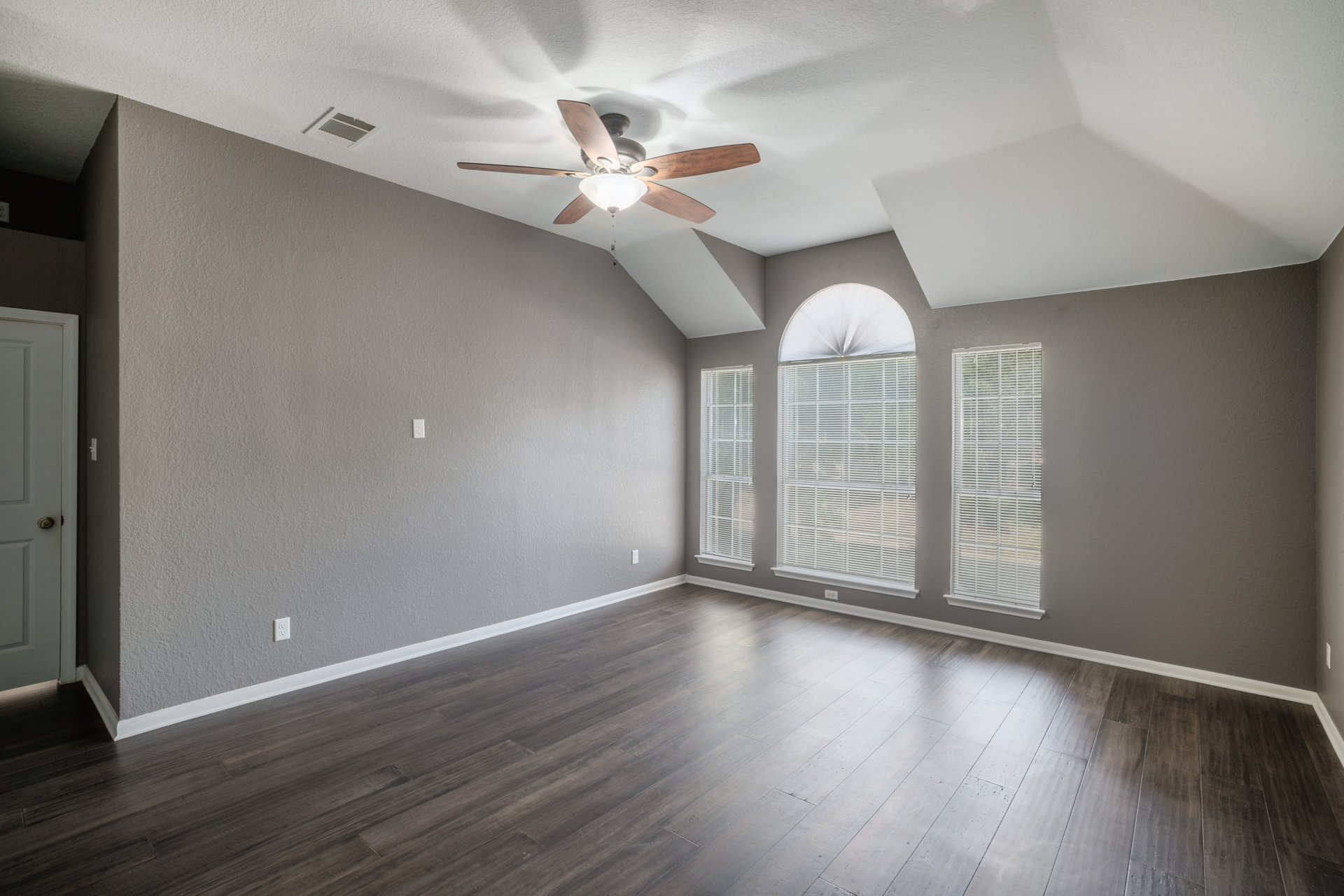 7113 Bending Oak Road Austin, TX 78749 - Photo 23 of 39 Gallery Image 23