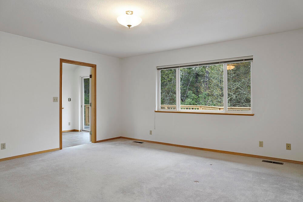 284 Hidden Valley Road Grants Pass, OR 97527 - Photo 14 of 55 13