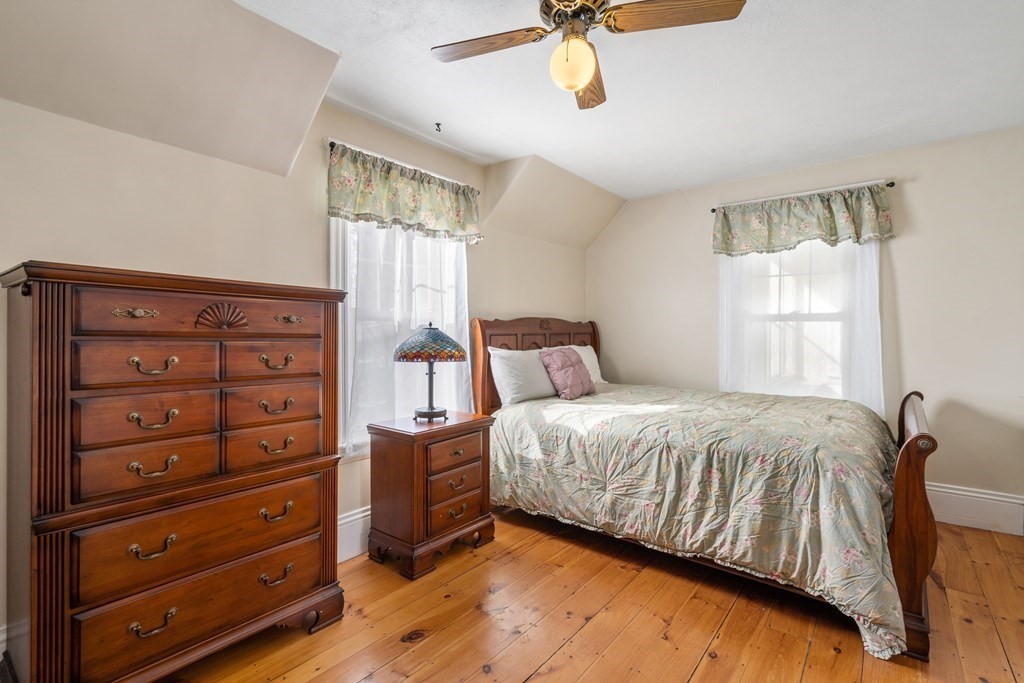 103 Beaconsfield Road Worcester, MA 01602 - Photo 20 of 33 a bedroom with a bed and a dresser