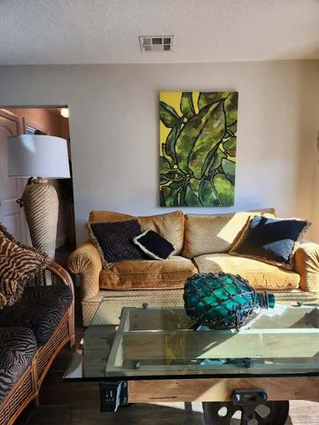 $3,300 | 336 Bamboo Road, Unit MAIN HOUSE, Palm Beach Shores, FL 33404