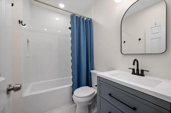 $525,000 | 1420 West Hollywood Avenue, Unit 2, Chicago, IL 60660