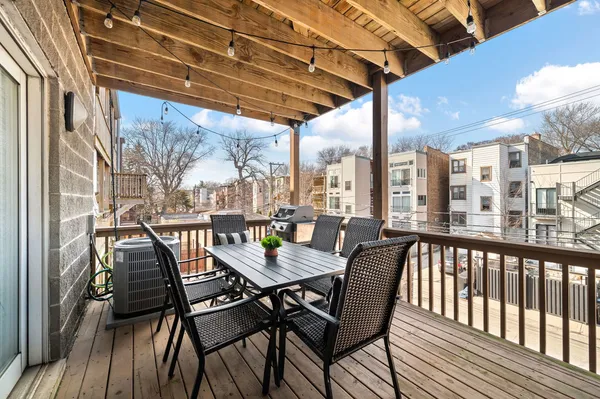 $525,000 | 1420 West Hollywood Avenue, Unit 2, Chicago, IL 60660