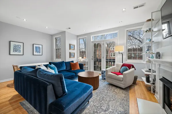 $525,000 | 1420 West Hollywood Avenue, Unit 2, Chicago, IL 60660