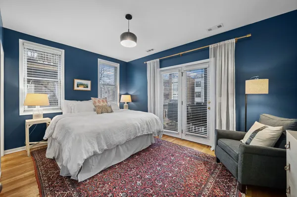 $525,000 | 1420 West Hollywood Avenue, Unit 2, Chicago, IL 60660