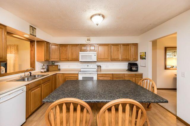 5010 Benzler Road Marion, OH 43302 - Photo 10 of 33 5010 Benzler Large Kitchen