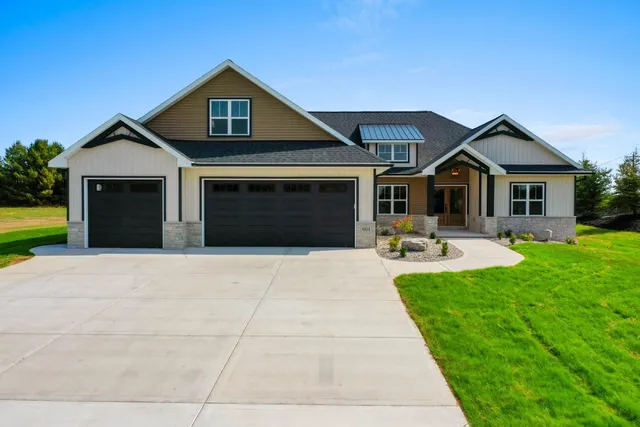 $864,900 | 4104 Blackberry Ridge Court, Oneida, WI 54155