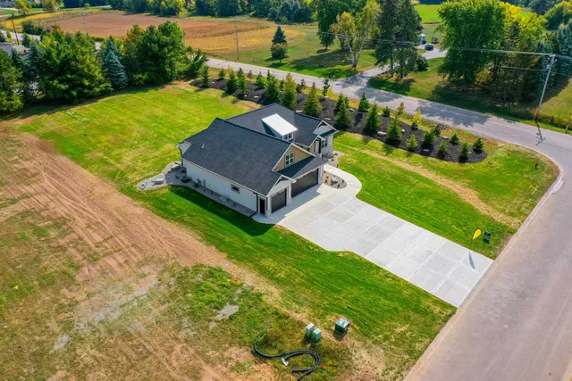 $864,900 | 4104 Blackberry Ridge Court, Oneida, WI 54155