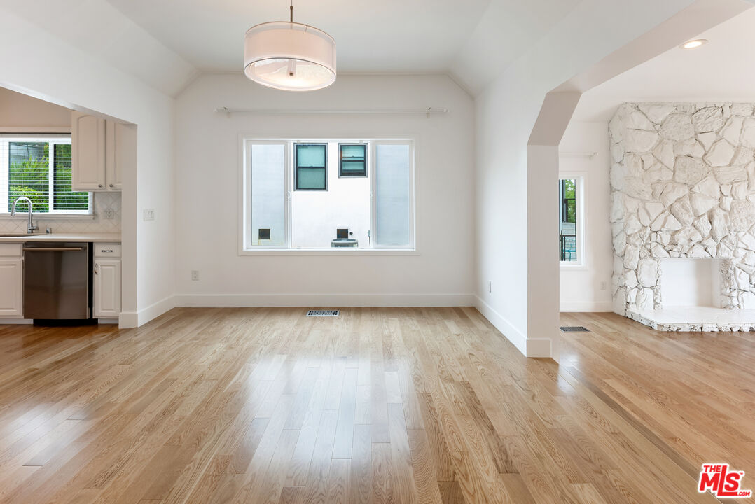 1253 South Rimpau Boulevard Los Angeles, CA 90019 - Photo 47 of 71 an empty room with wooden floor and windows