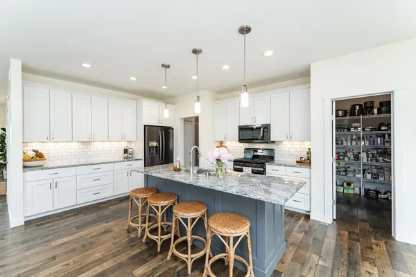 $750,000 | 927 Southwell Enclave Northeast, Byron, MN 55920