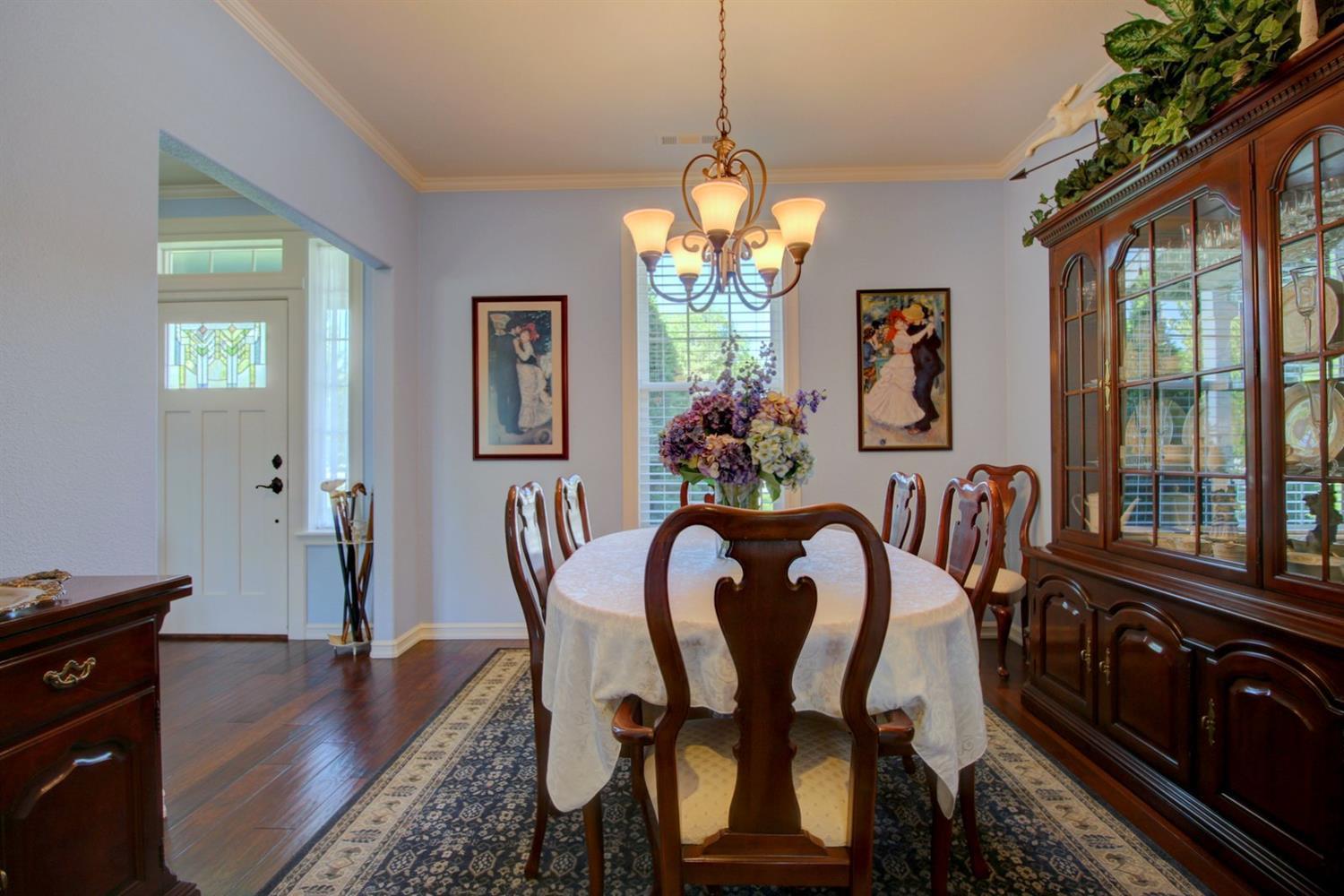1685 Minear Road Medford, OR 97501 - Photo 17 of 32 Formal dining room off the entry and kit